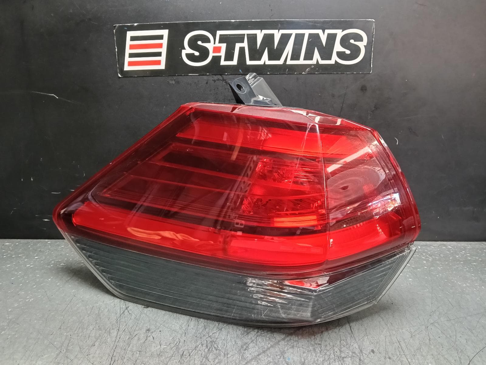 Used auto part listing image: 2018 NISSAN XTRAIL LEFT TAILLIGHT T32, 02/17-07/22 0000383461