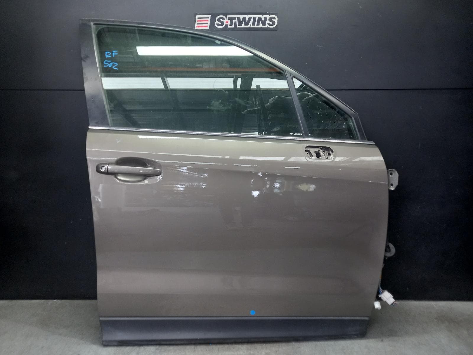 Used auto part listing image: 2017 SUBARU FORESTER RIGHT FRONT DOOR SJ, 12/12-08/18 0000406546