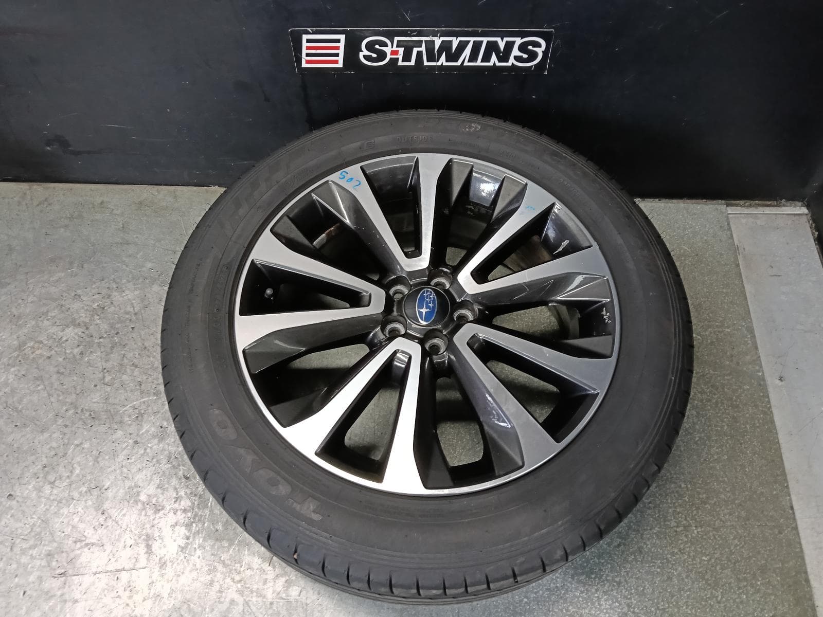 Used auto part listing image: 2017 SUBARU FORESTER WHEEL MAG FACTORY, 18X7IN, 5 V SPOKE, SJ, 12/12-08/18 0000406915