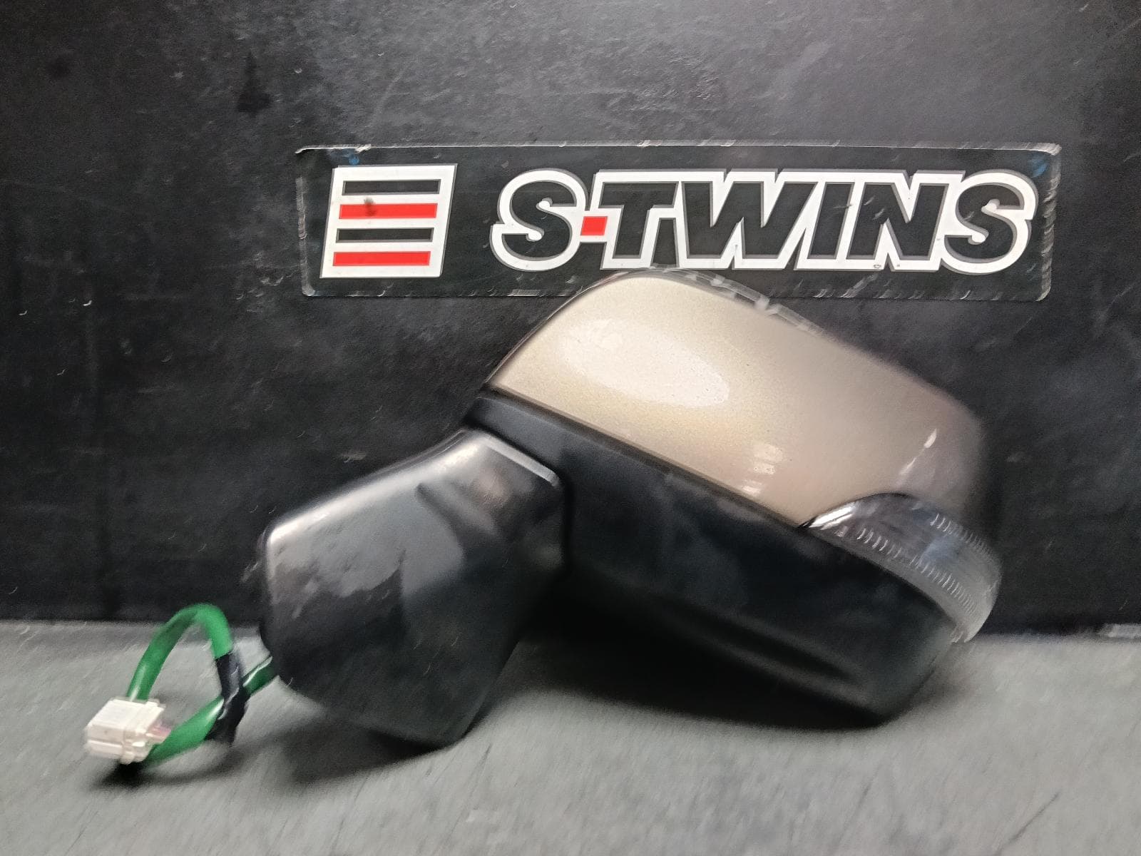 Used auto part listing image: 2017 SUBARU FORESTER LEFT DOOR MIRROR SJ, W/ FLASHER, NON HEATED, NON BLINDSPOT, (5 WIRE), 09/12-08/18 0000407235