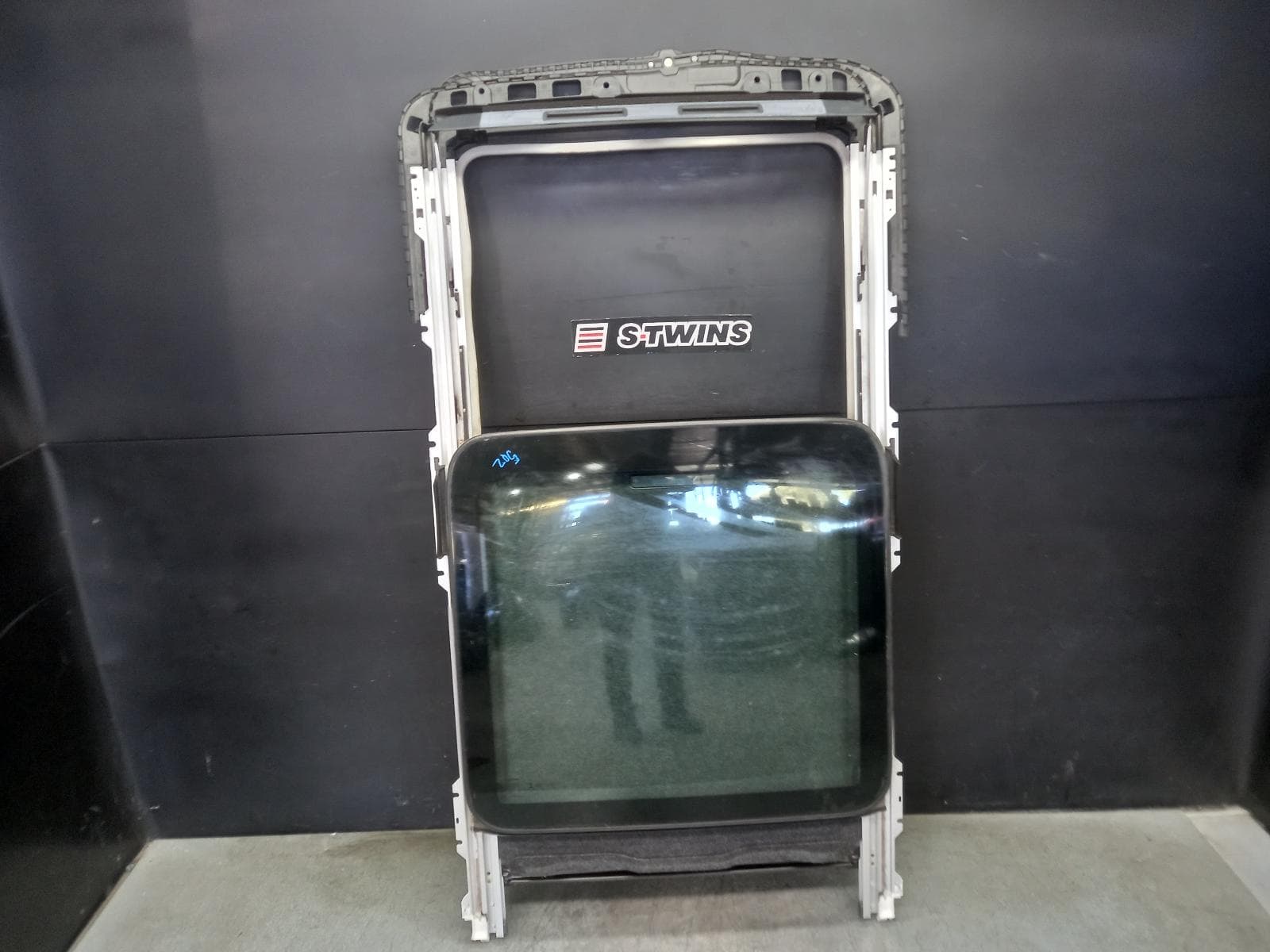 Used auto part listing image: 2017 SUBARU FORESTER ROOF GLASS SUNROOF T ROOF GLASS, SJ, 12-12-08/18 0000408144