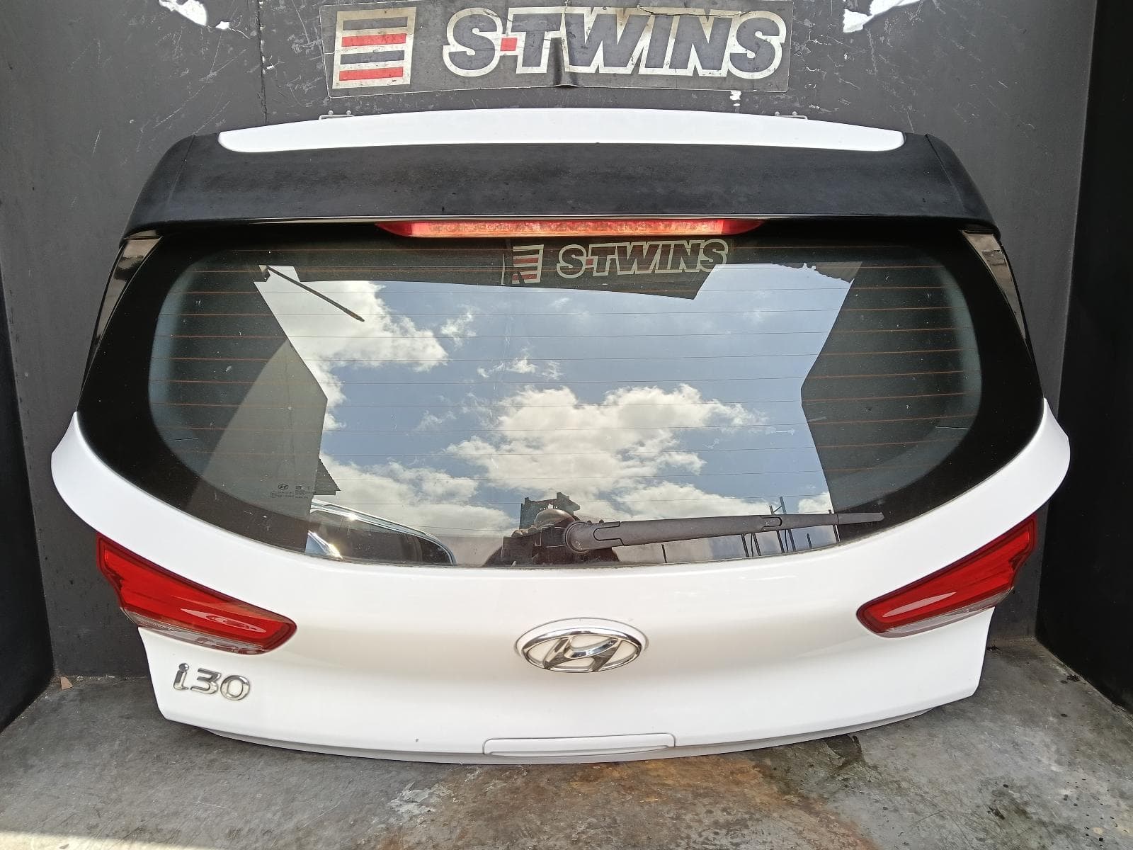 Used auto part listing image: 2019 HYUNDAI I30 BOOTLID TAILGATE TAILGATE, PD, HATCH (S. KOREA VIN KMHH), 03/17-12/23 0000379645