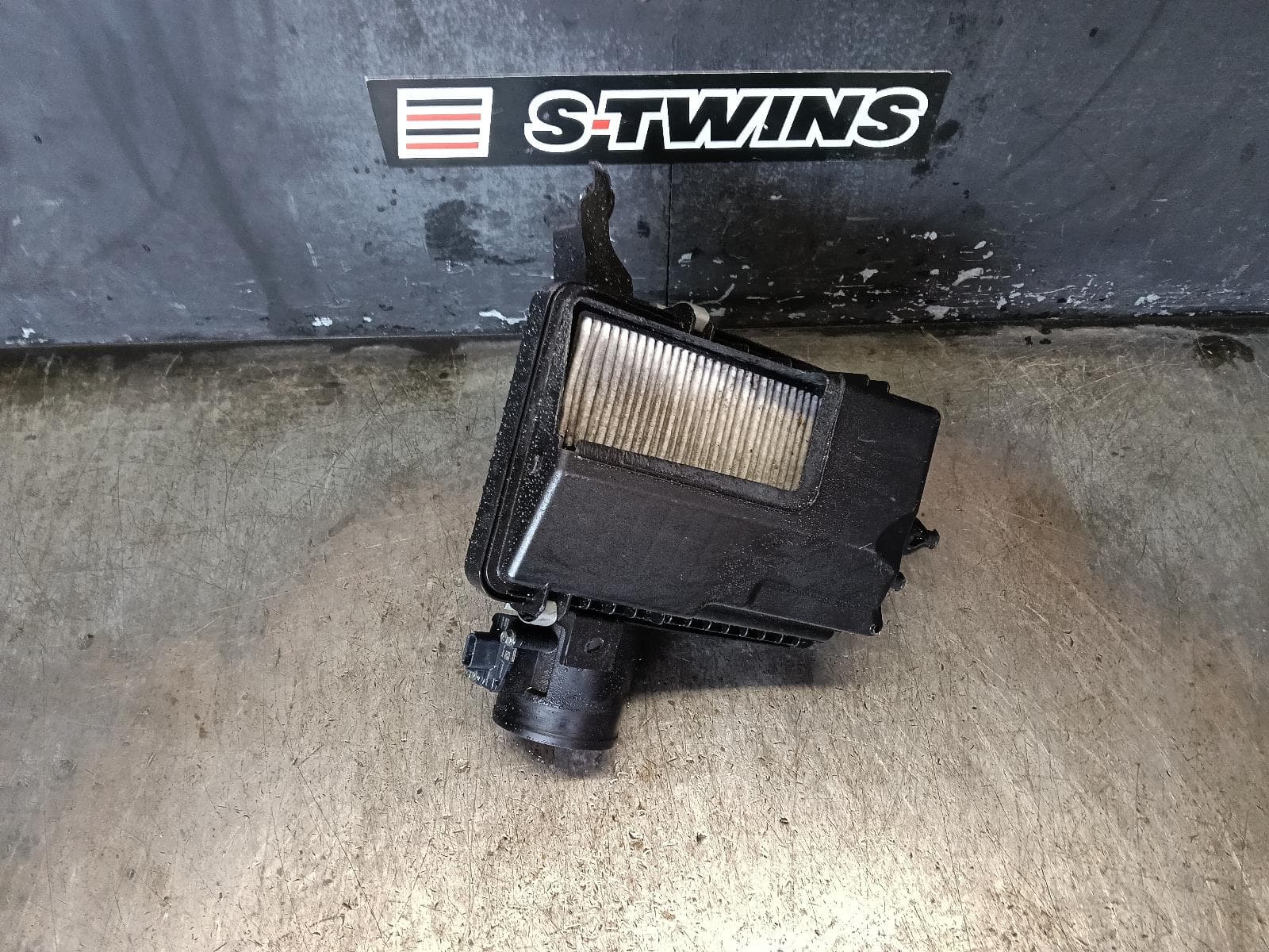 Used auto part listing image: 2018 NISSAN XTRAIL AIR CLEANER BOX AIR CLEANER, T32, 2.0, DIESEL, 02/17-07/22 0000379947