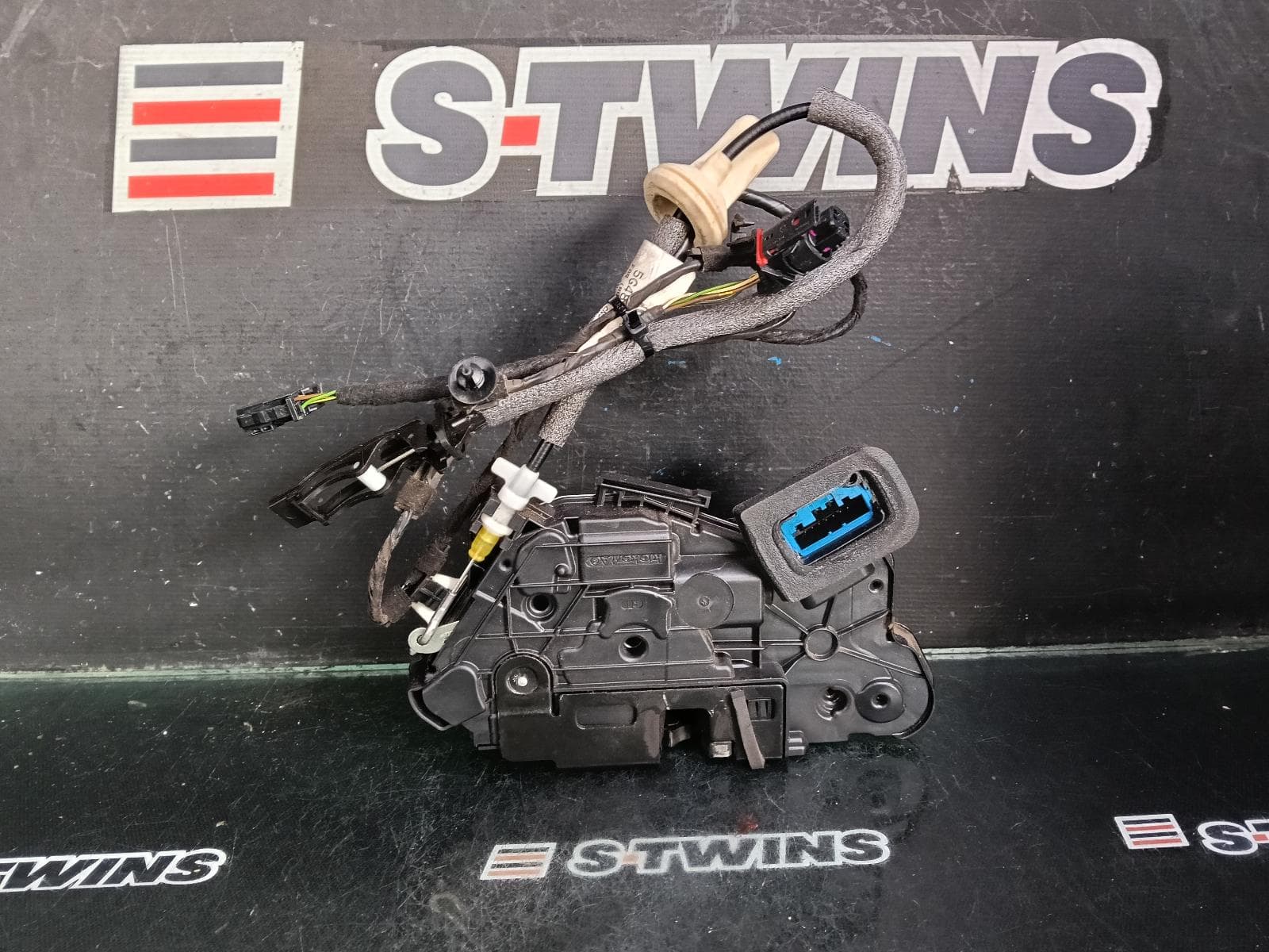 Used auto part listing image: 2014 VOLKSWAGEN GOLF DOOR BOOT GATE LOCK RIGHT FRONT DOOR LOCK, P/N 5K2837016D, GEN 7, 11/12-08/20 0000386067