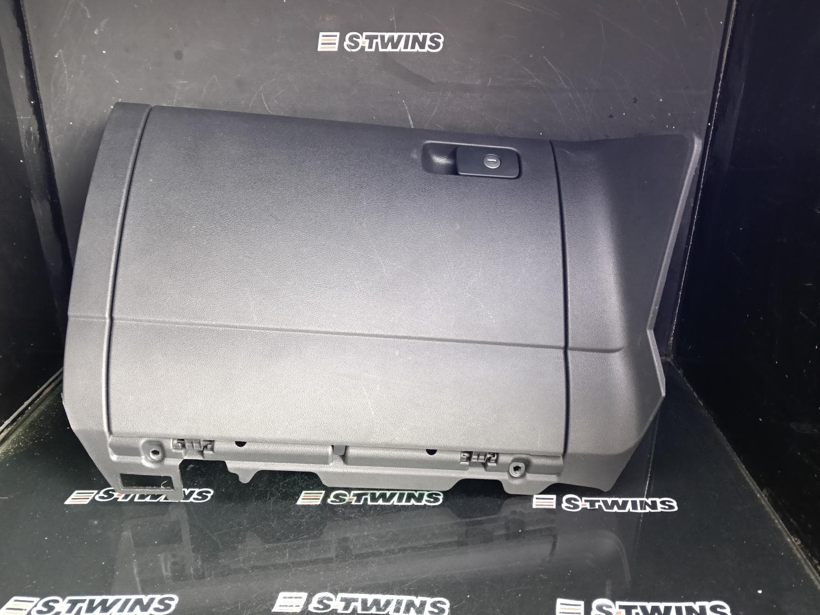 Used auto part listing image: 2014 VOLKSWAGEN GOLF GLOVE BOX GEN 7, 11/12-08/20 0000386080