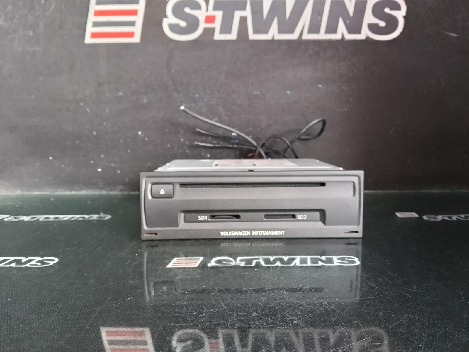 Used auto part listing image: 2014 VOLKSWAGEN GOLF CD PLAYER, MP3/WMA/AAC/AUX, TWO SD SLOT, NON 9.2IN DISPLAY TYPE, GEN 7, 11/12-03/17 0000385664
