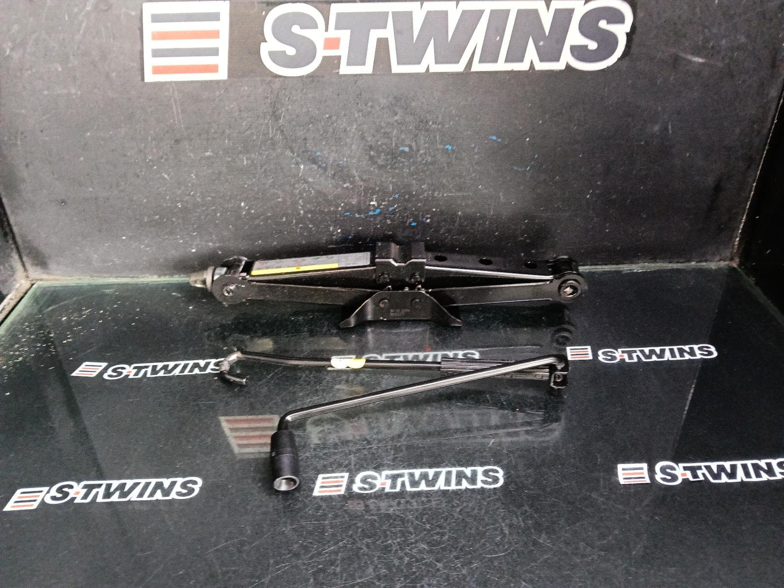Used auto part listing image: 2014 VOLKSWAGEN GOLF JACK TOOL KIT GEN 7, 11/12-08/20 0000386084