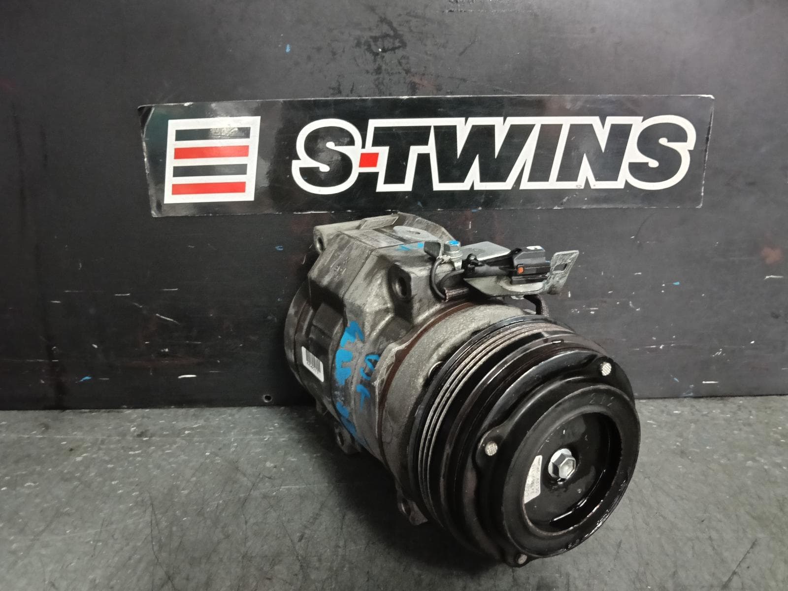 Used auto part listing image: 2012 SUBARU OUTBACK A C COMPRESSOR 5TH GEN, 2.5, EJ25, PETROL (6TH VIN = 9), DENSO 10S17C, 05/09-09/12 0000390555