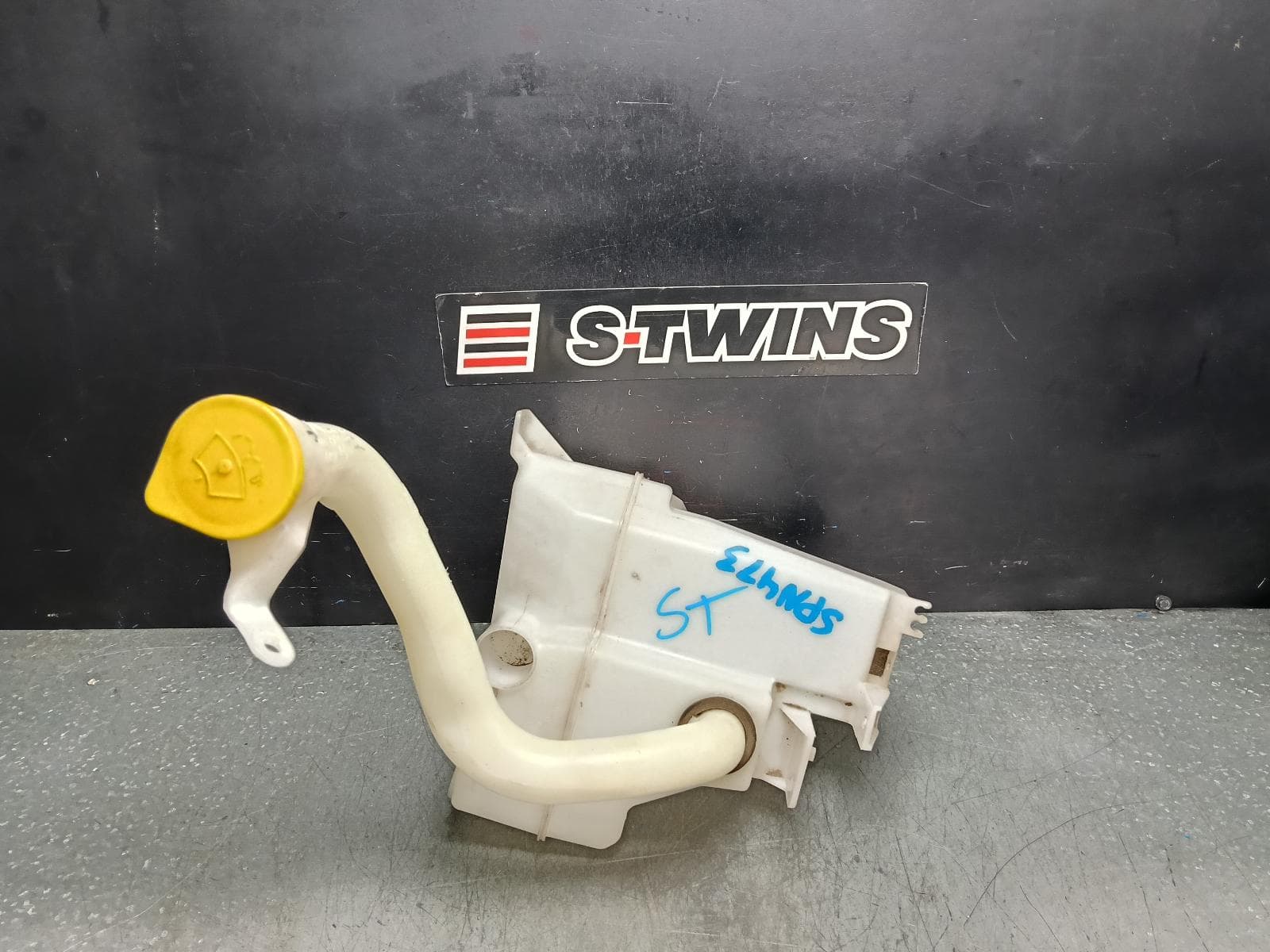 Used auto part listing image: 2012 SUBARU OUTBACK WASHER BOTTLE 5TH GEN, NON H/LAMP WASHER TYPE, 05/09-11/14 0000390556