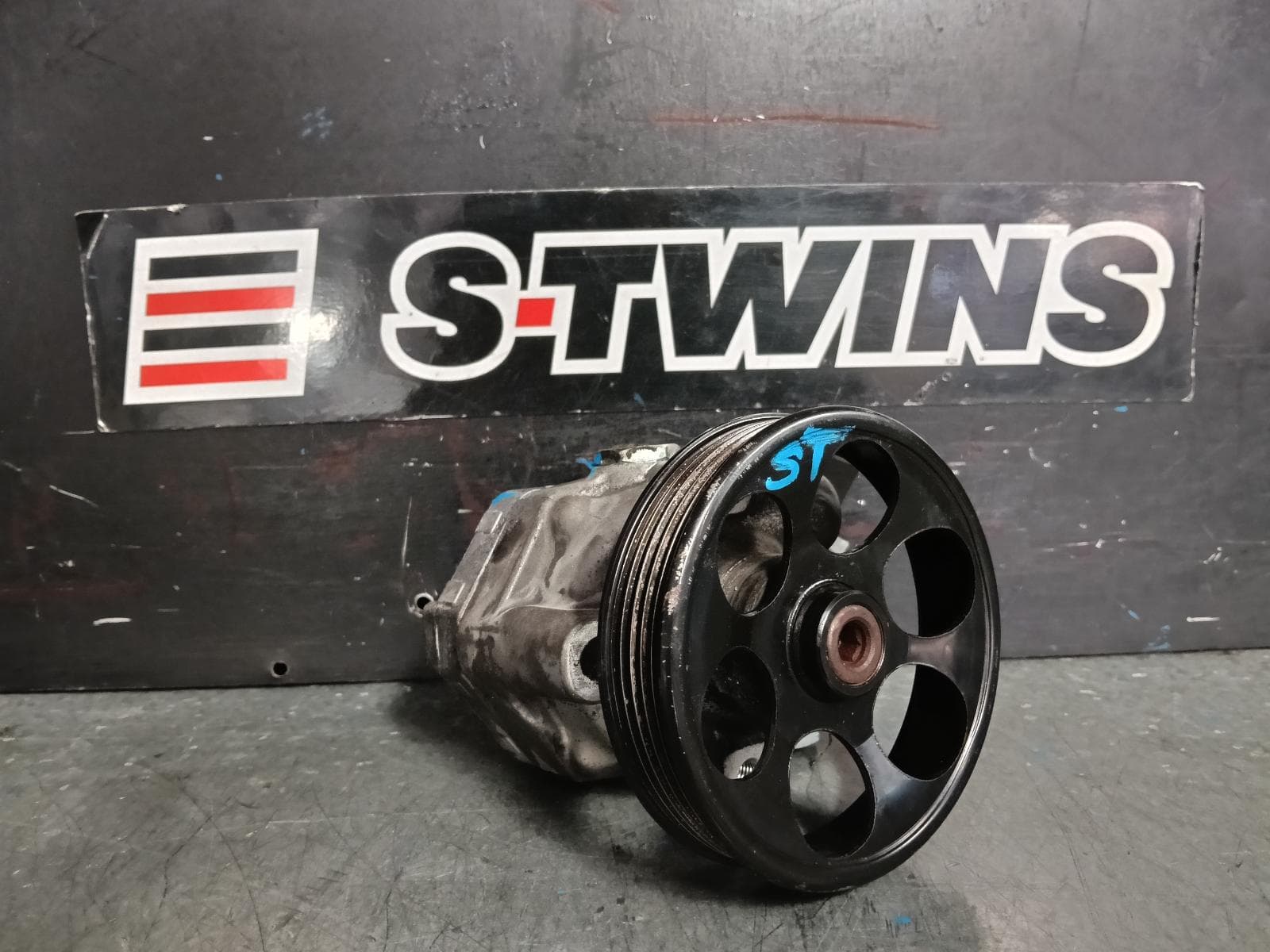 Used auto part listing image: 2012 SUBARU OUTBACK STEERING PUMP PETROL, 2.5, EJ25 (6TH VIN = 9), 5TH GEN, 05/09-09/12 0000390557