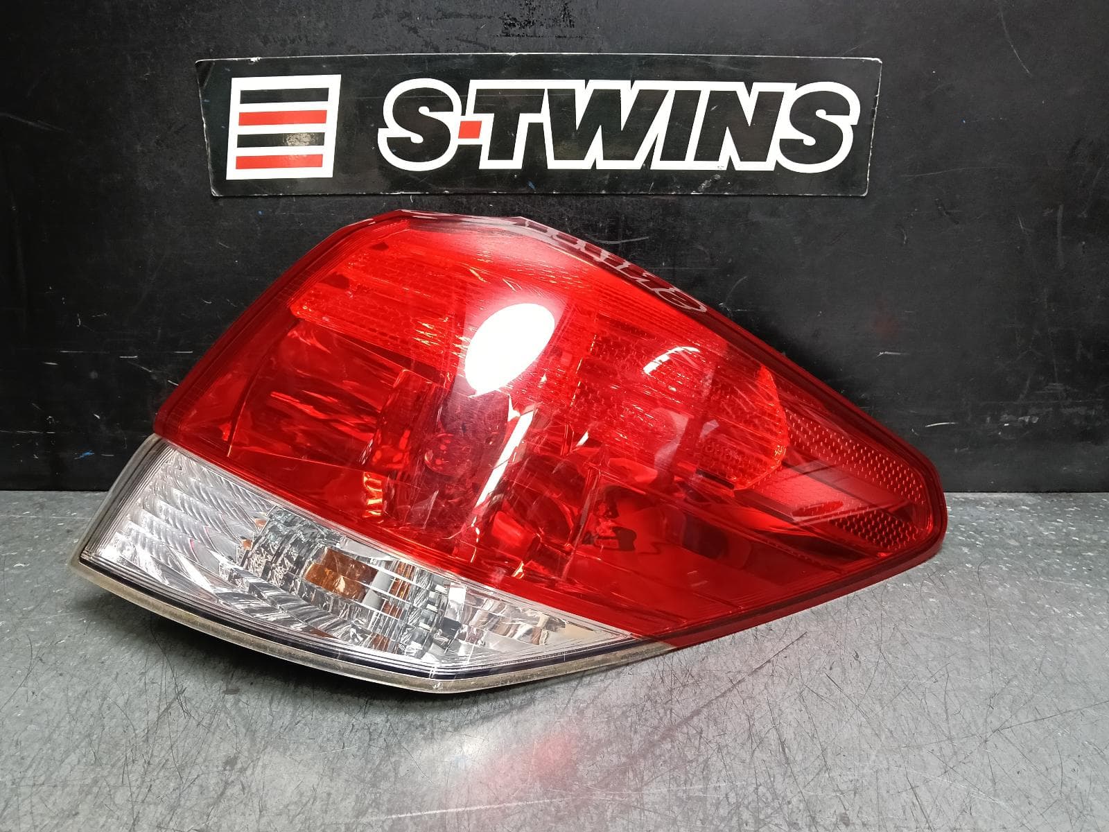 Used auto part listing image: 2012 SUBARU OUTBACK RIGHT TAILLIGHT 5TH GEN, IN BODY, 05/09-11/14 0000390563