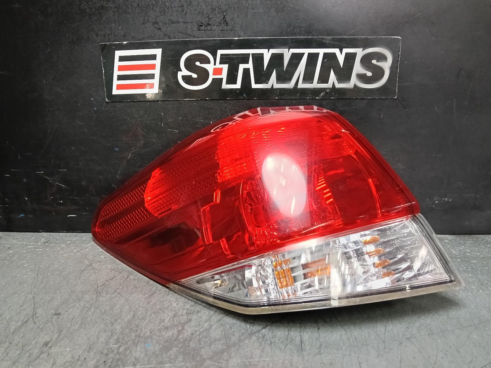 Used auto part listing image: 2012 SUBARU OUTBACK LEFT TAILLIGHT 5TH GEN, IN BODY, 05/09-11/14 0000390564