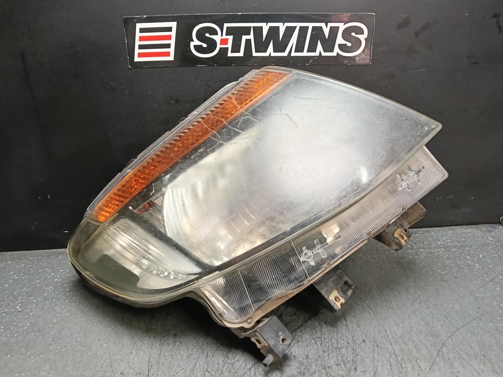 Used auto part listing image: 2014 FORD RANGER RIGHT HEADLAMP PX SERIES 1, XL/XLS/WILDTRAK, BLACK INSERT TYPE, 06/11-06/15 0000381470
