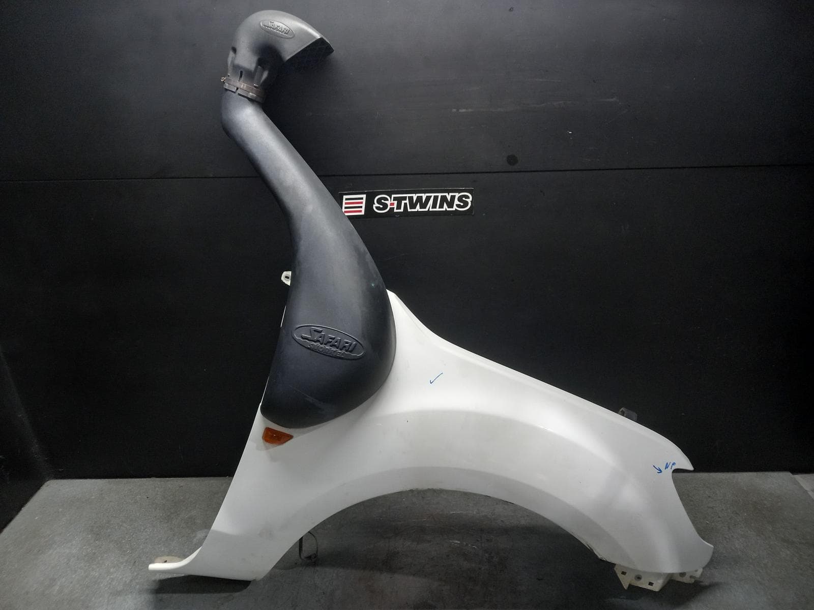 Used auto part listing image: 2014 FORD RANGER RIGHT GUARD PX SERIES 1, W/ SNORKEL, NON FLARE TYPE, 06/11-06/15 0000381471