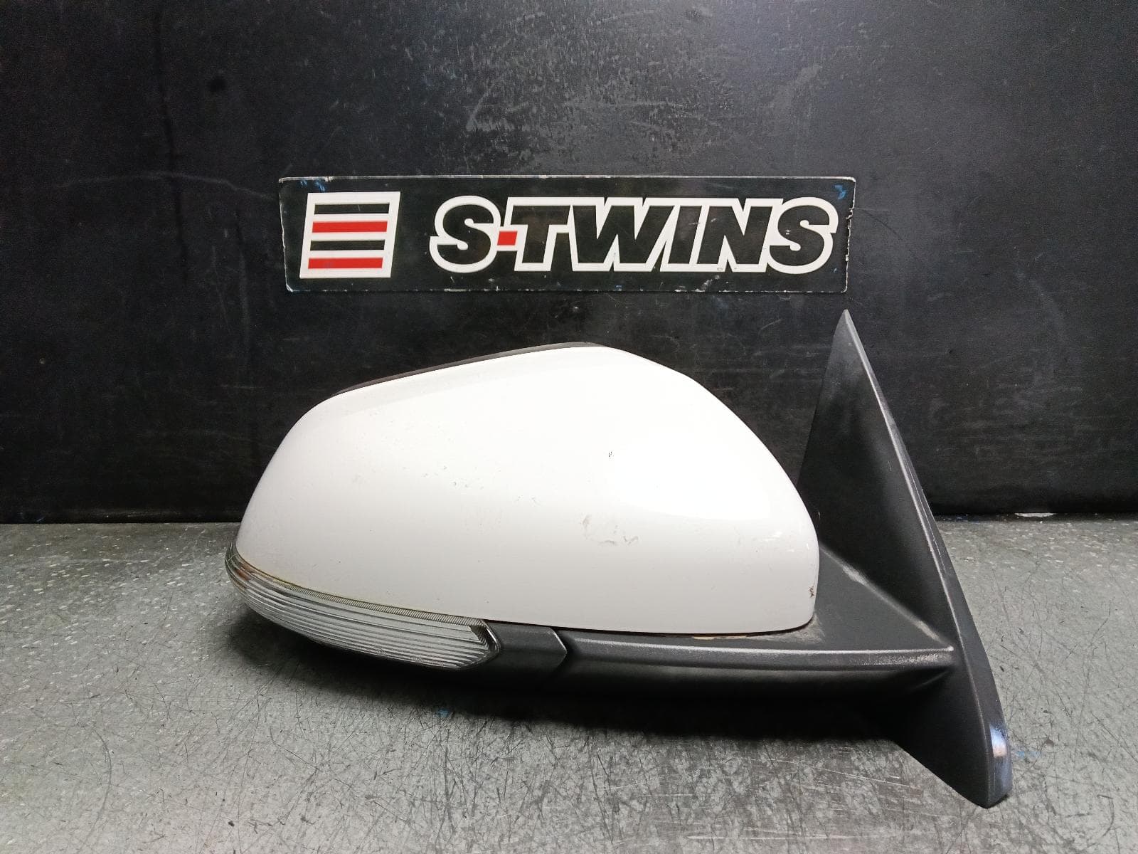 Used auto part listing image: 2022 MG ZS RIGHT DOOR MIRROR W/ POWER, HEATED, NON CAMERA, NON BLIND SPOT TYPE, COLOUR CODED, AZS1, 09/17- 0000405431