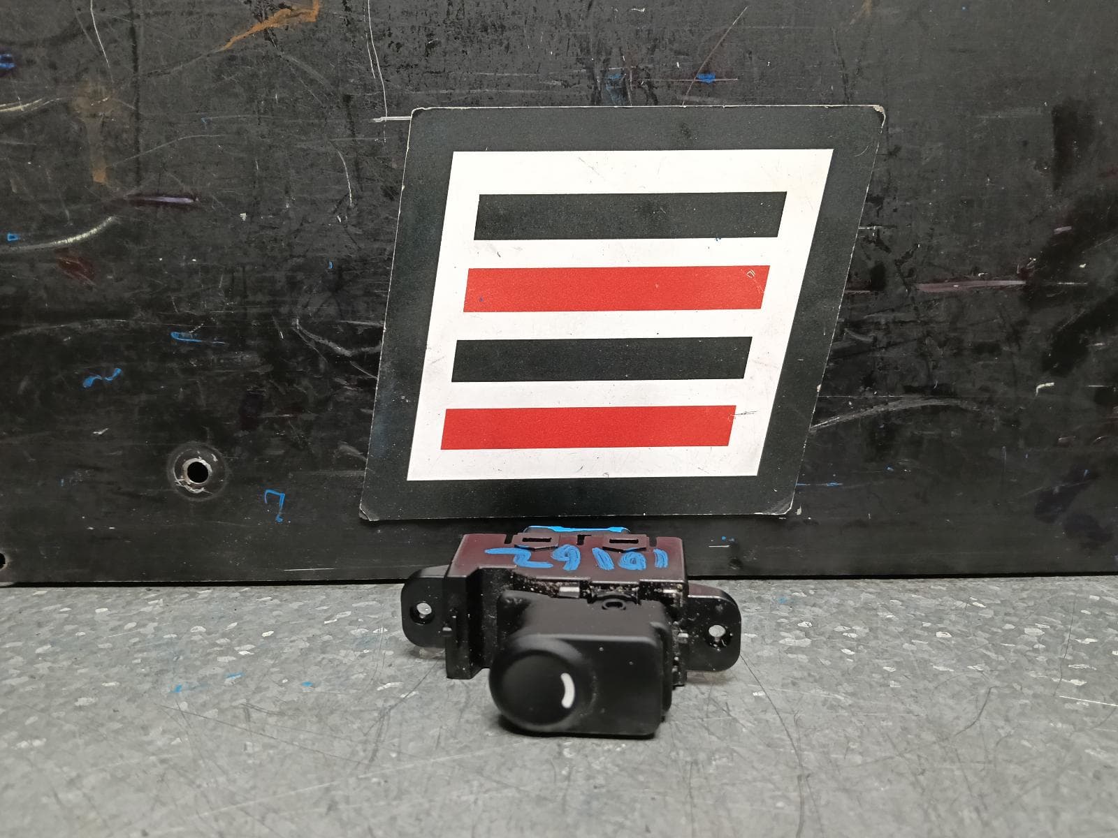 Used auto part listing image: 2018 HYUNDAI ACCENT PWR DR WIND SWITCH LH FRONT, RB, 05/13-12/19 0000382749
