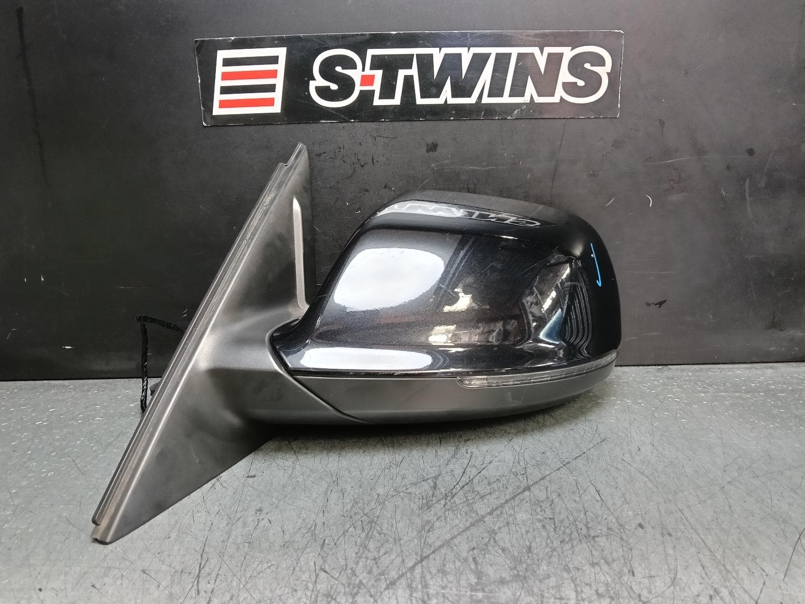 Used auto part listing image: 2013 AUDI Q5 LEFT DOOR MIRROR 8R, POWER FOLD, NON LANE CHANGE ASSIST TYPE (6XL/7Y0 1PLUG, 15 WIRE), 12/08-11/14 0000380934