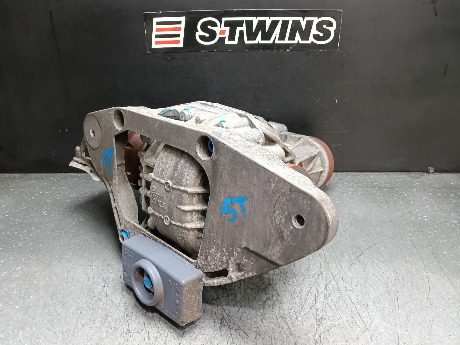 Used auto part listing image: 2013 AUDI Q5 DIFFERENTIAL CENTRE REAR, 8R, 43/13 RATIO, NPR CODE, 12/08-01/17 0000380938
