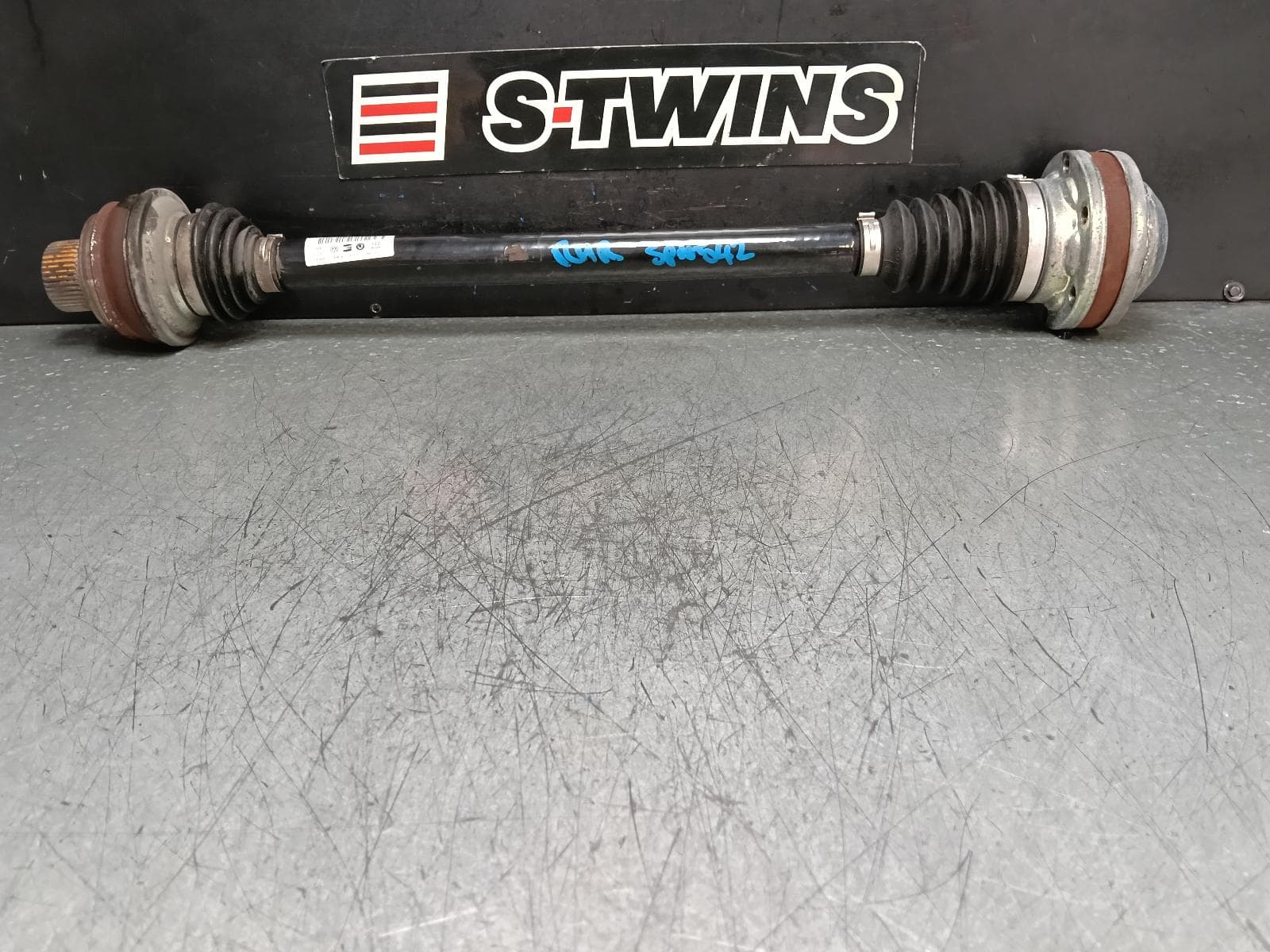 Used auto part listing image: 2013 AUDI Q5 RIGHT DRIVESHAFT REAR, Q5/SQ5, NON ACTIVE DIFFERENTIAL TYPE, 8R, 12/08-01/17 0000380939