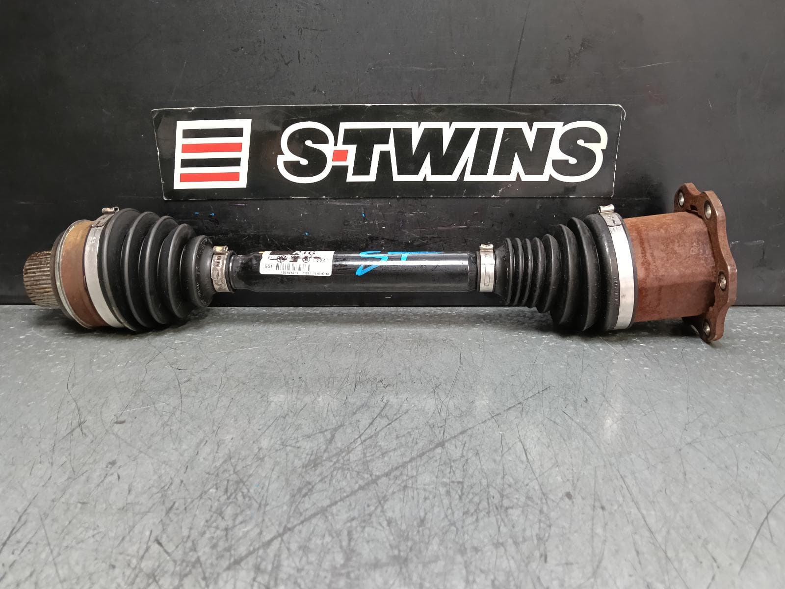 Used auto part listing image: 2013 AUDI Q5 LEFT DRIVESHAFT FRONT, 2.0, PETROL, 8R, 11/12-01/17 0000380941