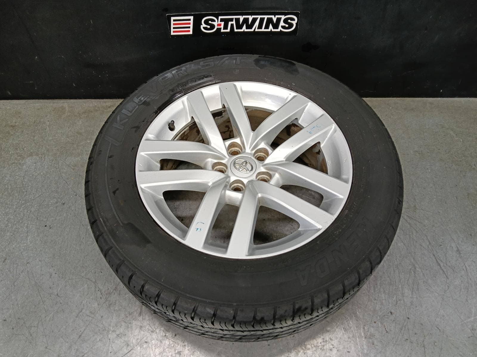 Used auto part listing image: 2015 TOYOTA KLUGER WHEEL MAG FACTORY, 18X7.5IN, GX, GSU50/GSU55, 12/13-10/16 0000396320