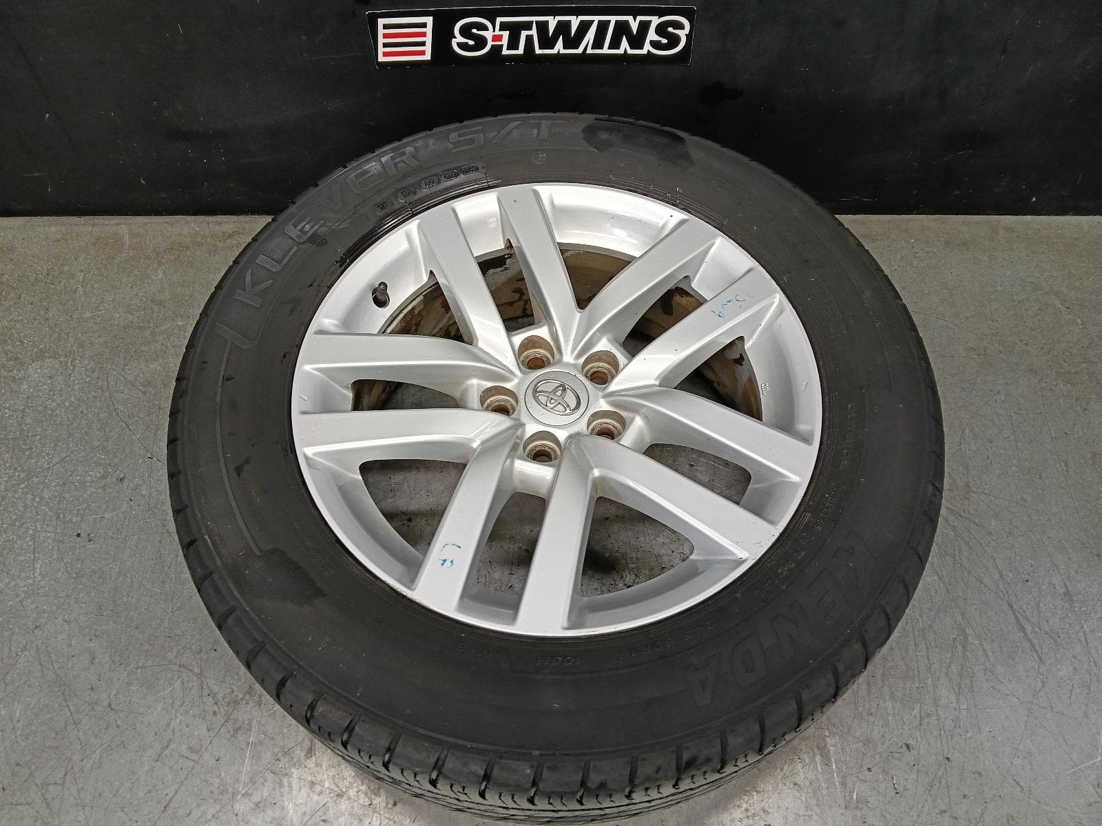 Used auto part listing image: 2015 TOYOTA KLUGER WHEEL MAG FACTORY, 18X7.5IN, GX, GSU50/GSU55, 12/13-10/16 0000396321