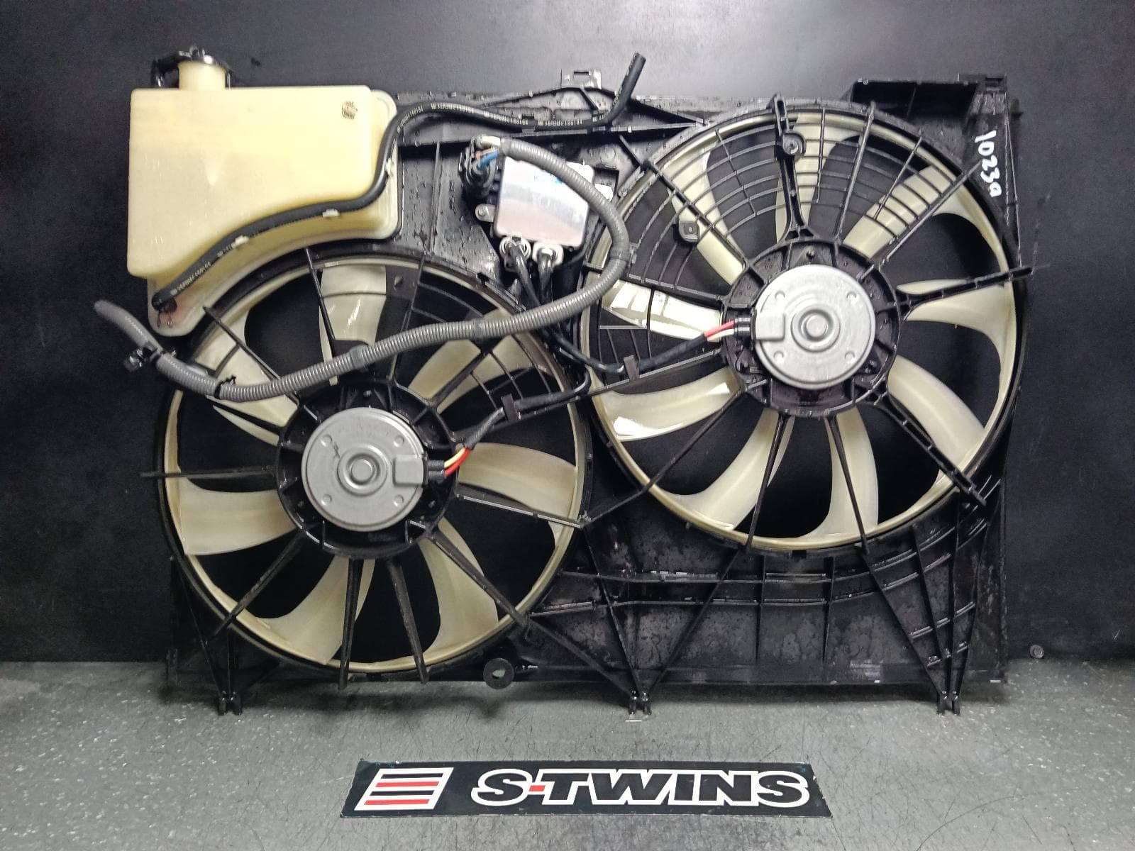 Used auto part listing image: 2015 TOYOTA KLUGER FAN RADIATOR FAN, GSU50/GSU55, 12/13-02/21 0000404986