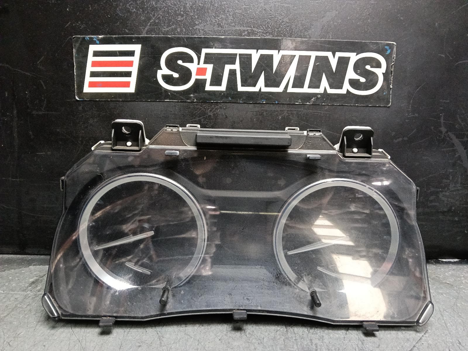 Used auto part listing image: 2015 TOYOTA KLUGER INSTRUMENTCLUSTER INSTRUMENT CLUSTER, GX/GXL, GSU50/GSU55, 12/13-10/16 0000404996