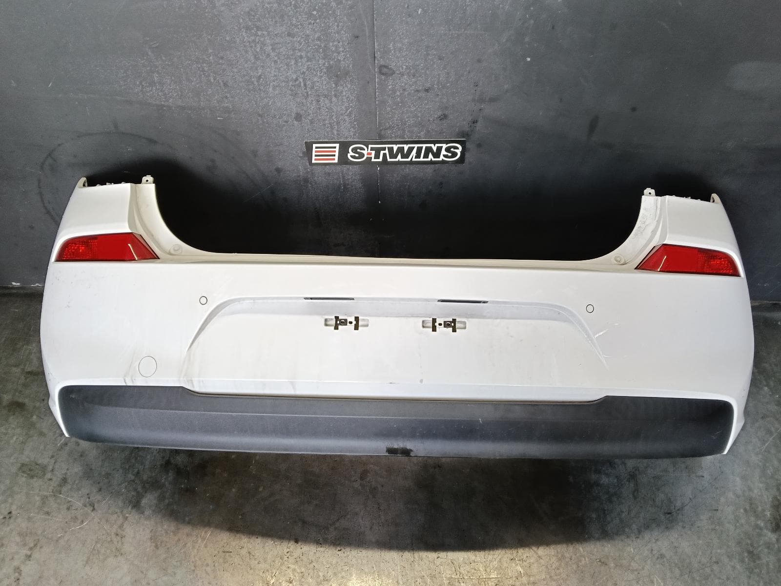Used auto part listing image: 2018 HYUNDAI I30 REAR BUMPER BUMPER BAR, PD, HATCH (S. KOREA VIN KMHH), W/ PARK SENSOR TYPE, GO/ACTIVE/ELITE/SR, 03/17-07/20 0000379826