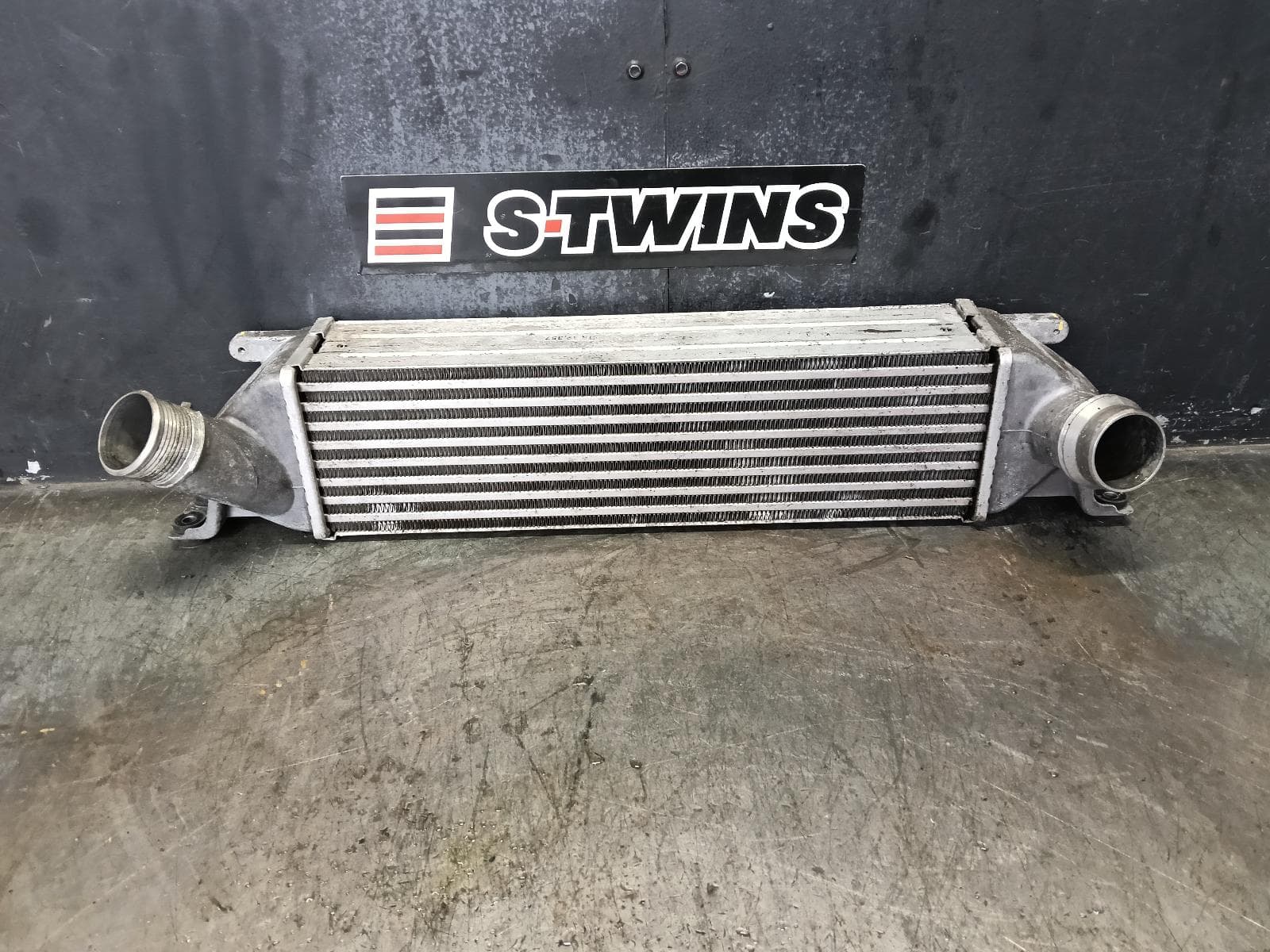 Used auto part listing image: 2018 HYUNDAI ILOAD/IMAX INTERCOOLER TQ, MAP SENSOR IN SIDE OF COOLER TYPE, LATE TYPE, CLIP TYPE, 03/18- 0000381338