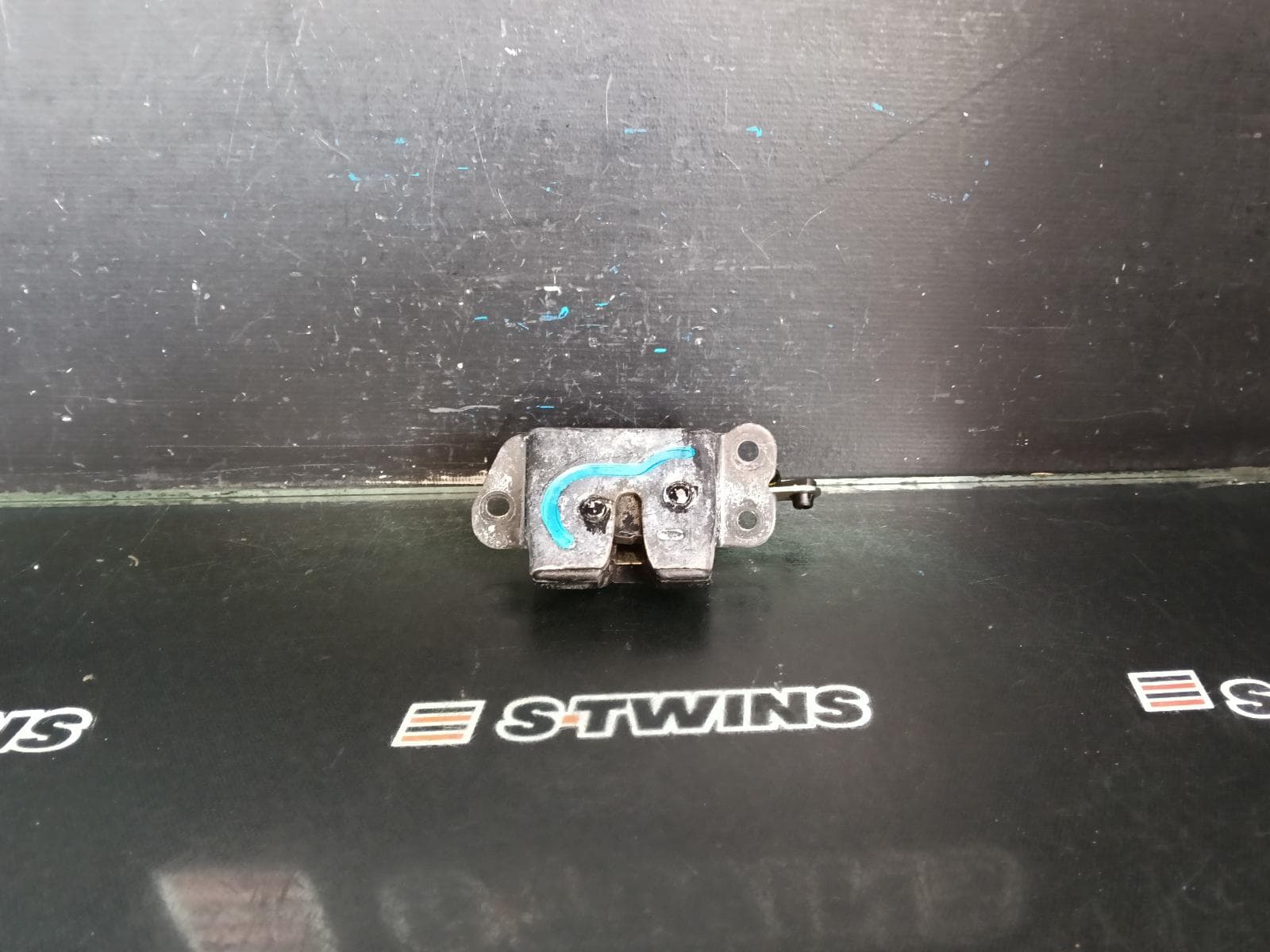 Used auto part listing image: 2018 HYUNDAI ILOAD/IMAX DOOR BOOT GATE LOCK ILOAD/IMAX, TAILGATE LOCK MECH ONLY, POWER, TQ, 11/07-03/21 0000381340