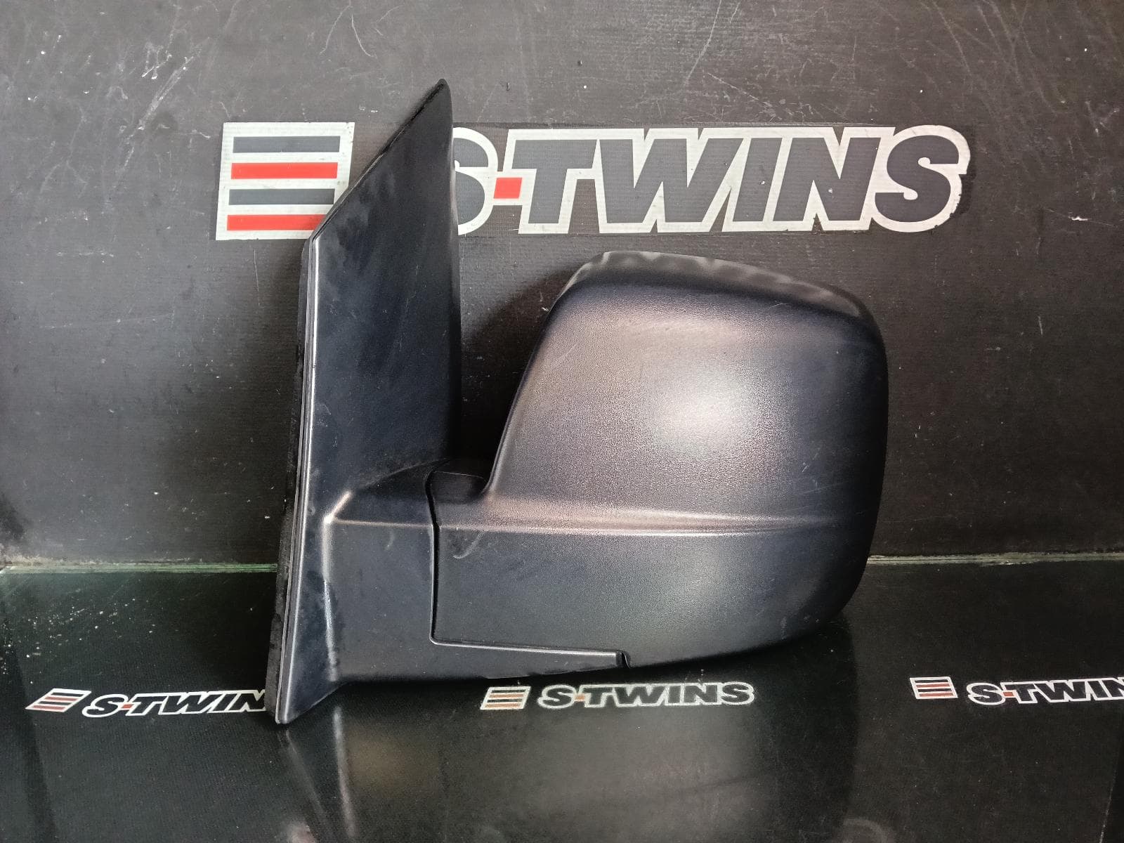 Used auto part listing image: 2018 HYUNDAI ILOAD/IMAX LEFT DOOR MIRROR TQ, MANUAL FOLDING TYPE, BLACK, 11/07-03/21 0000381342