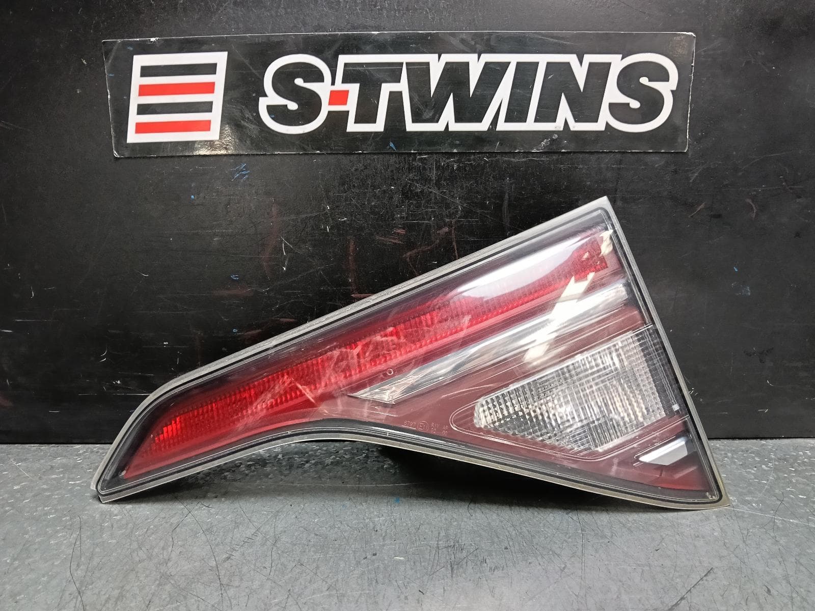 Used auto part listing image: 2018 HOLDEN ACADIA REAR GARNISH AC, TAILGATE LAMP (RH SIDE), LED TYPE, 08/18-07/20 0000385489