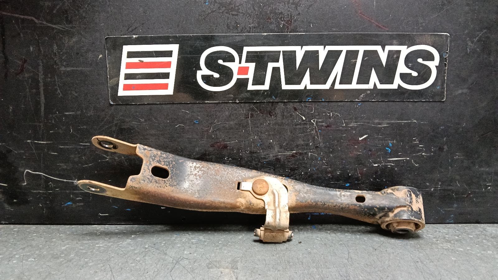 Used auto part listing image: 2018 SUBARU XV RIGHT REAR TRAILING ARM LOWER CONTROL ARM-FRONT, G5X, 03/17-06/23 0000401052