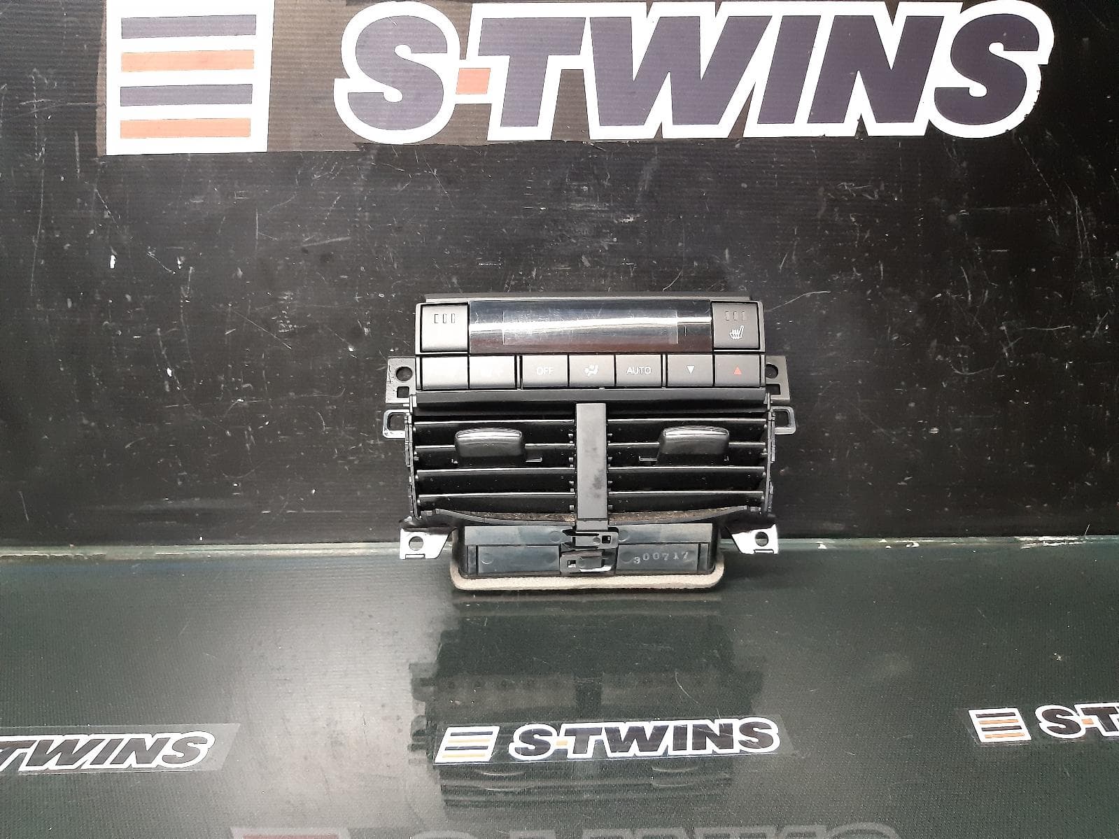 Used auto part listing image: 2019 MAZDA CX8 HEATER AC CONTROLS REAR, KG, 05/18- 0000156508