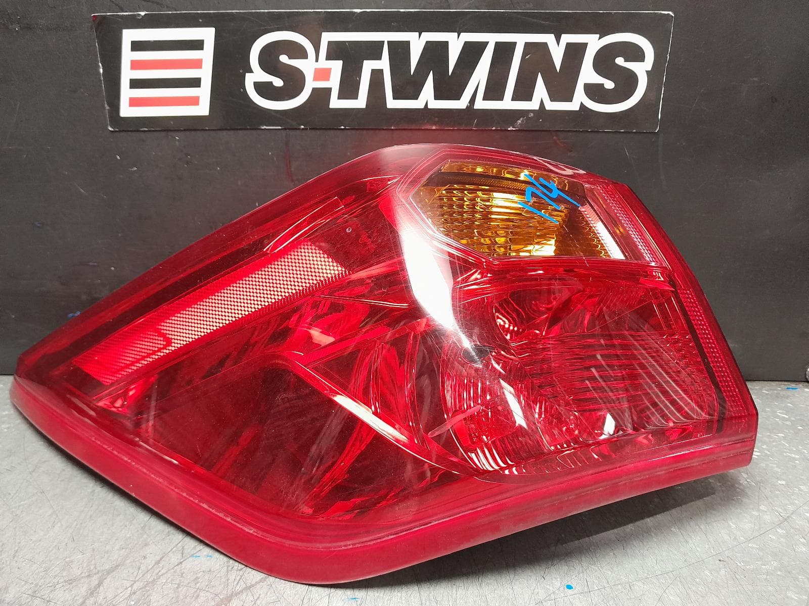 Used auto part listing image: 2017 NISSAN PATHFINDER LEFT TAILLIGHT R52, 12/16-04/21 0000379921