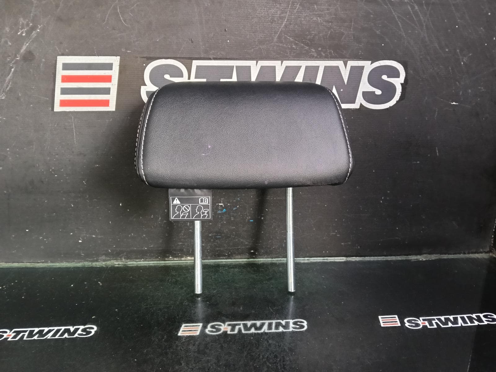 Used auto part listing image: 2016 SUBARU FORESTER HEADREST RH REAR, LEATHER, SJ, 01/13-08/18 0000380365