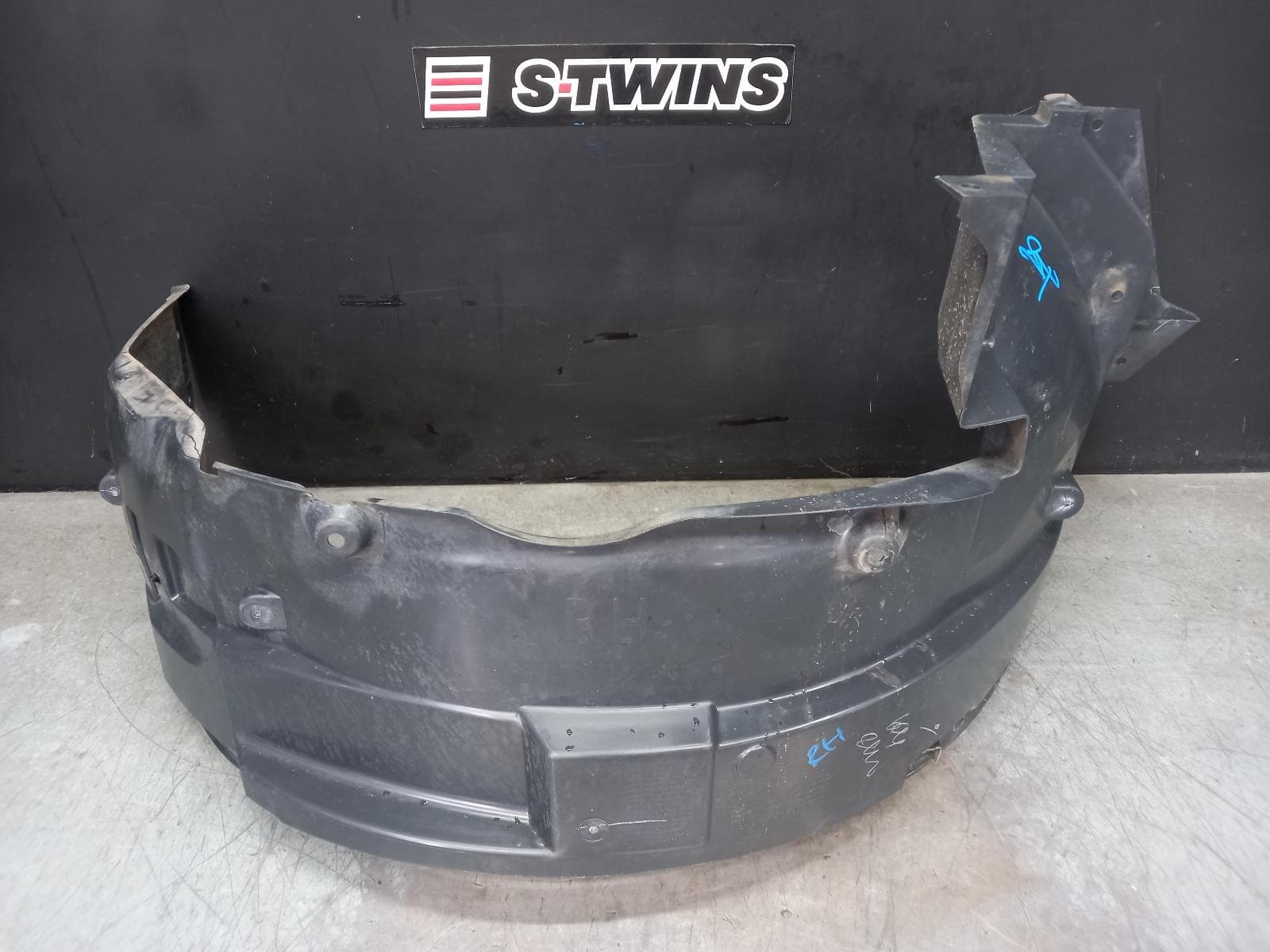 Used auto part listing image: 2019 FORD RANGER RIGHT GUARD LINER FRONT, PX SERIES 2-3, 06/15-04/22 0000380141