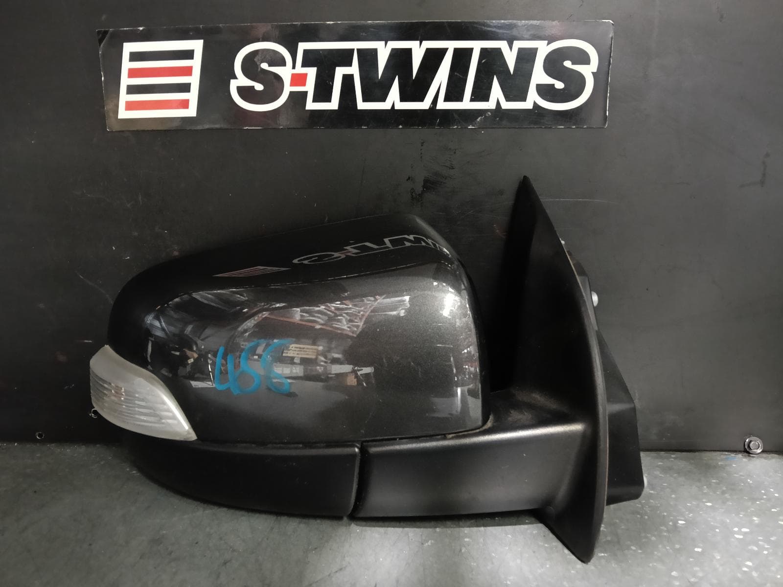 Used auto part listing image: 2019 FORD RANGER RIGHT DOOR MIRROR WILDTRAK, BOLDER GREY, POWER FOLD, W/ INDICATOR, PUDDLE LAMP & HEATED TYPE, PX SERIES 3, 06/18-04/22 0000380143