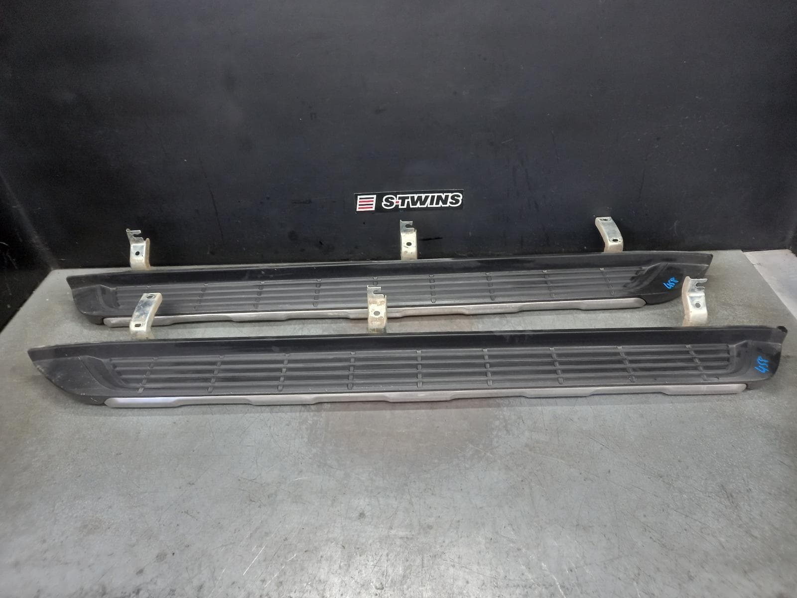 Used auto part listing image: 2019 FORD RANGER SIDE STEP SKIRT PX SERIES 2-3, ASSY (LH AND RH), DUAL CAB, 06/15-04/22 0000380154