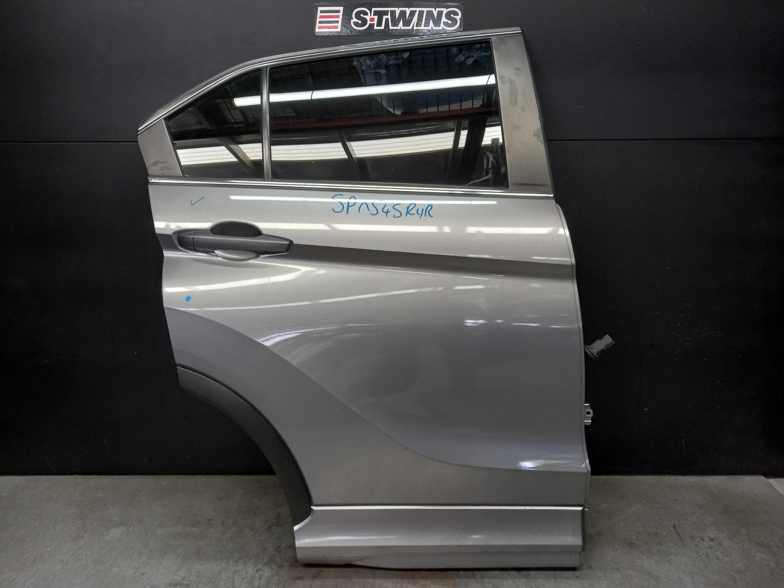 Used auto part listing image: 2021 MITSUBISHI ECLIPSE CROSS RIGHT REAR DOOR SLIDING YA-YB, 11/17- 0000382078