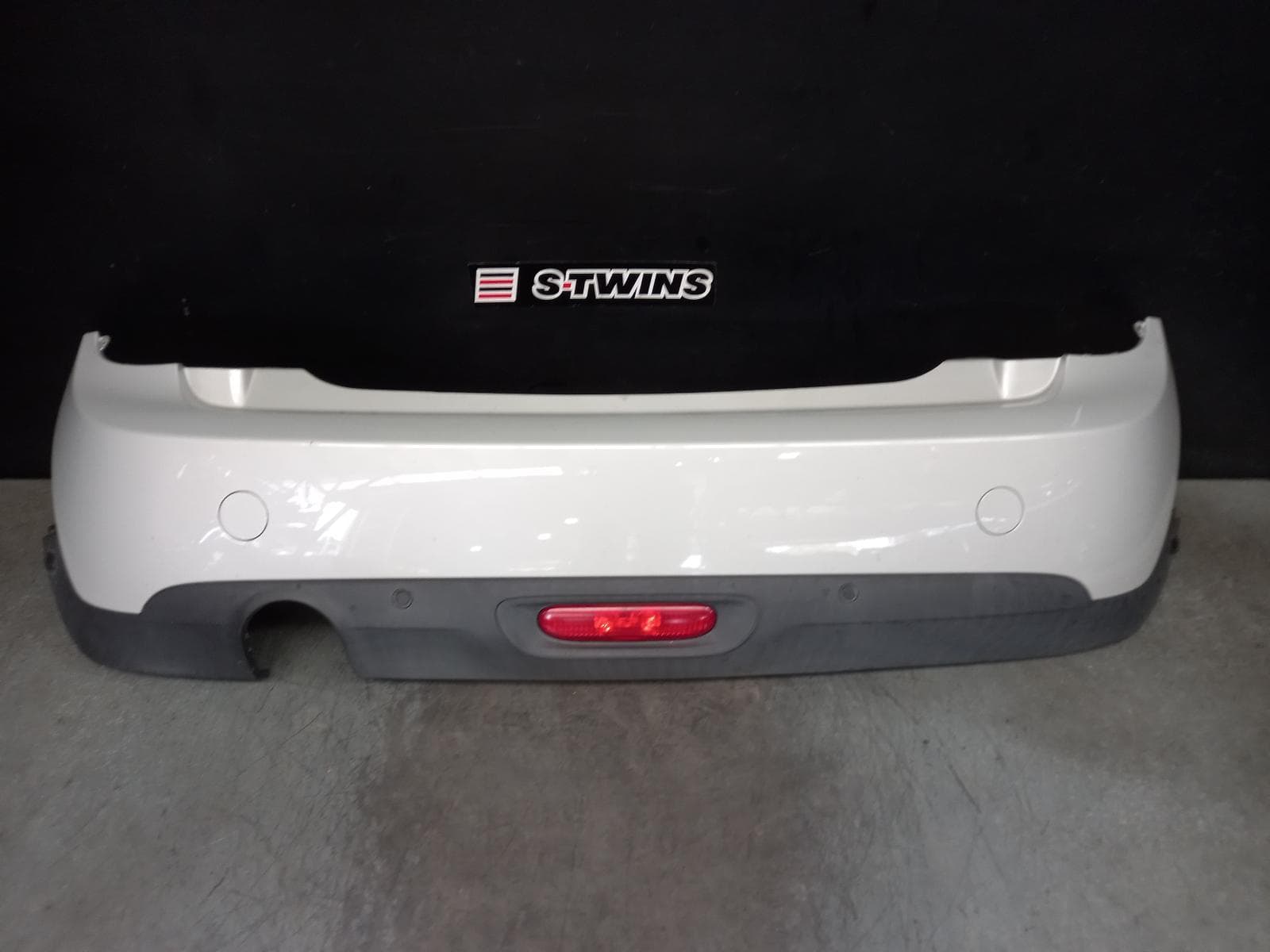 Used auto part listing image: 2016 MINI COOPER REAR BUMPER F55/F56/F57, BUMPER BAR, STANDARD TYPE, 04/14-02/21 0000389961