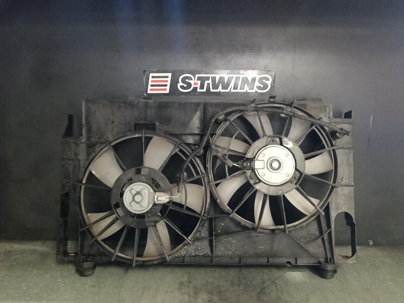 Used auto part listing image: 2017 TOYOTA RAV4 FAN RAD FAN, 2.0, PETROL, ZSA42R, 12/12-12/18 0000412082