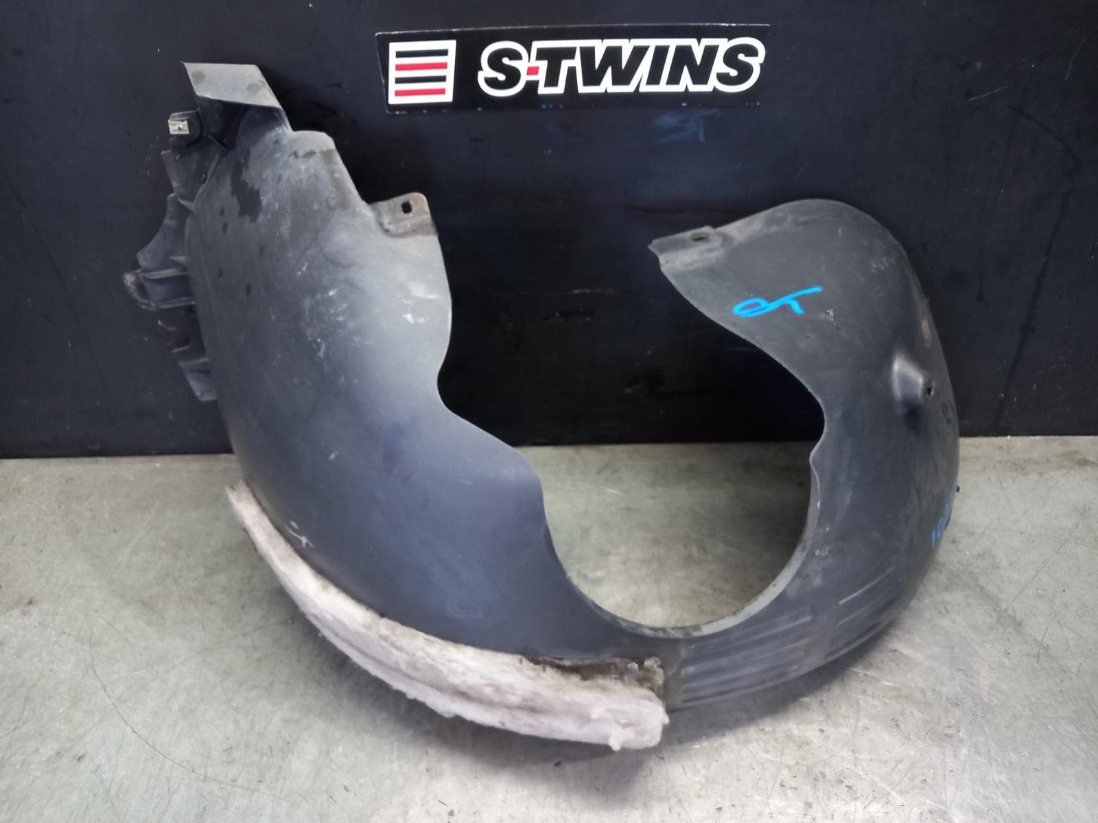 Used auto part listing image: 2016 VOLKSWAGEN GOLF RIGHT GUARD LINER GEN 7, FRONT, 11/12-08/20 0000405608