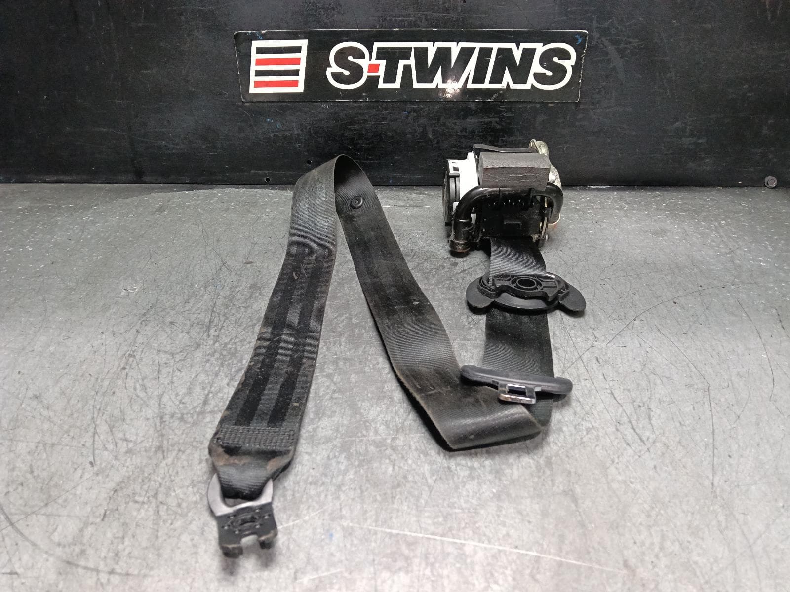 Used auto part listing image: 2016 VOLKSWAGEN GOLF SEAT BELT STALK RH FRONT, SEAT BELT ONLY, GEN 7, 11/12-08/20 0000405614