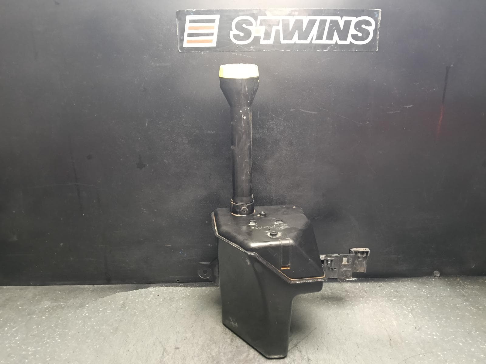 Used auto part listing image: 2010 HOLDEN COMMODORE OVERFLOW BOTTLE VE-VF, 08/06-12/17 0000407070