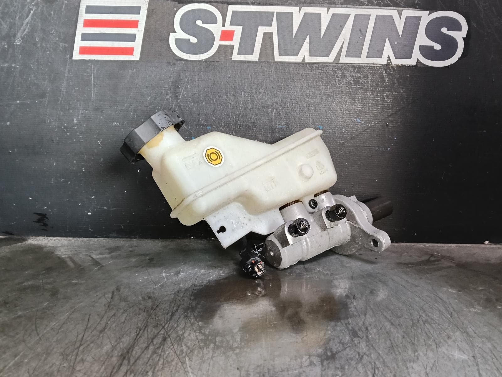 Used auto part listing image: 2016 HYUNDAI SONATA MASTER CYLINDER LF, 10/14-01/20 0000381029