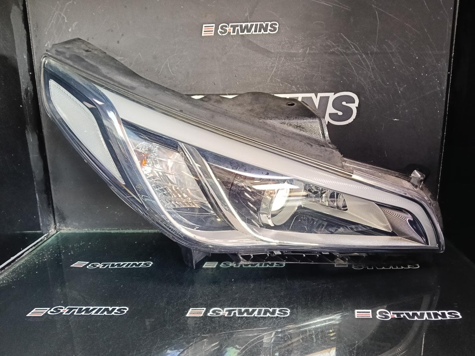 Used auto part listing image: 2016 HYUNDAI SONATA RIGHT HEADLAMP LF, XENON TYPE, 10/14-07/17 0000381033