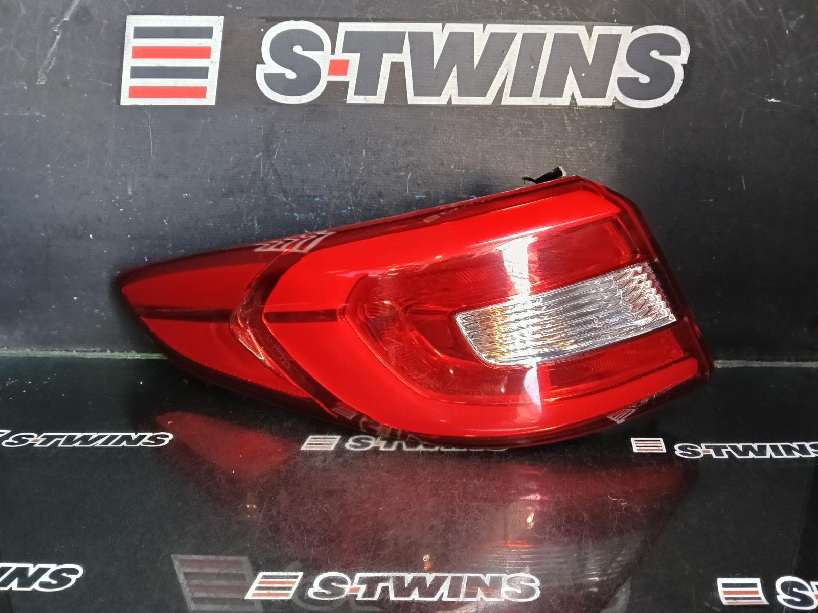 Used auto part listing image: 2016 HYUNDAI SONATA LEFT TAILLIGHT LF, LED TYPE, 10/14-07/17 0000380916