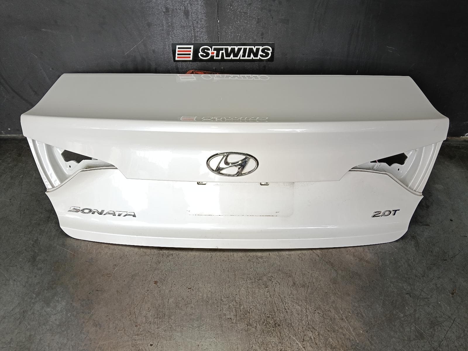 Used auto part listing image: 2016 HYUNDAI SONATA BOOTLID TAILGATE BOOTLID, LF, 10/14-07/17 0000380528